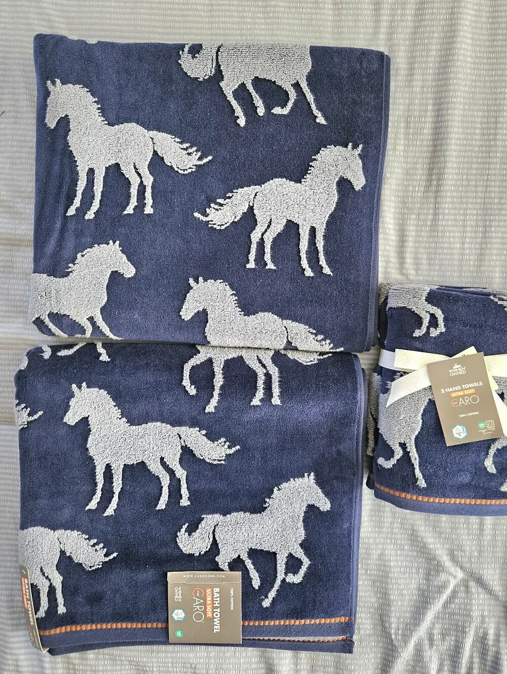 NWT CARO Reversible Horse Print Bath Towel Set – 2 Bath Towels & 2 Hand Towels